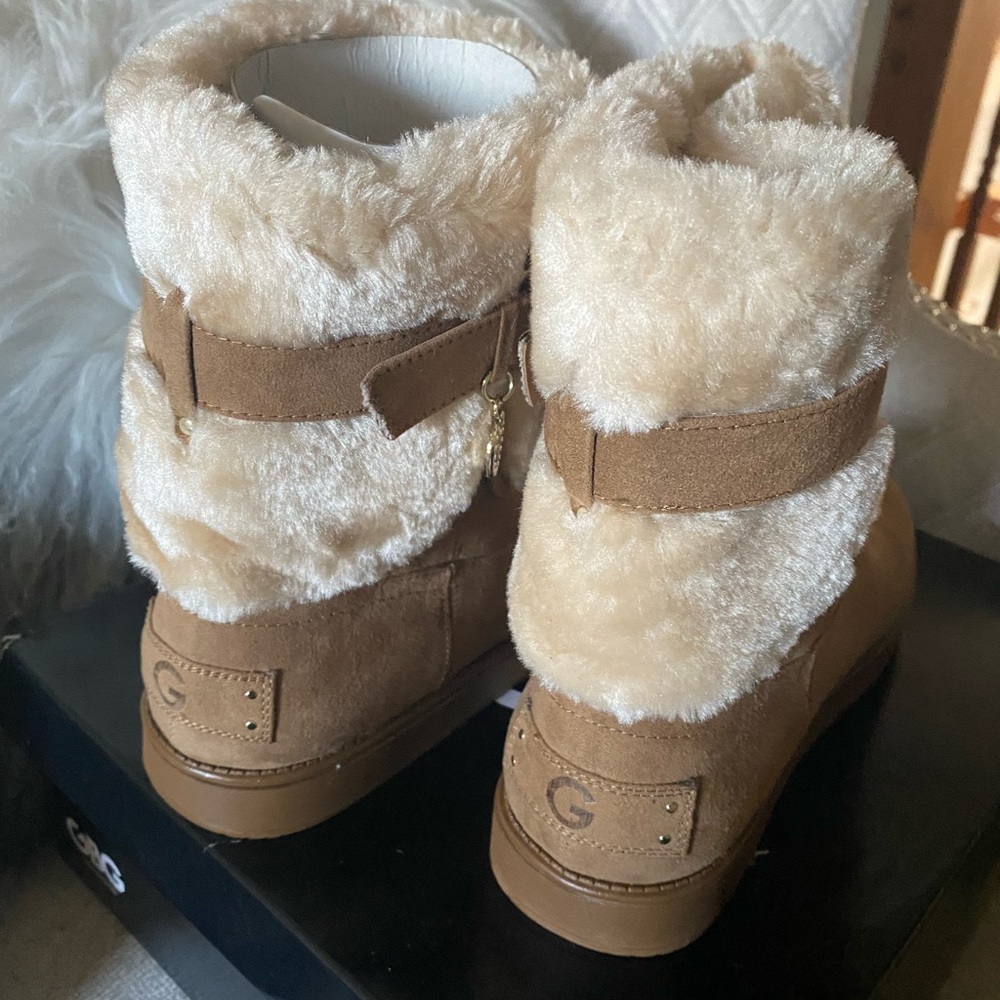 Brand new boots! Size 8.. Really warm for winter!